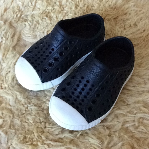 Native Shoes Other - EUC Native Toddler shoes